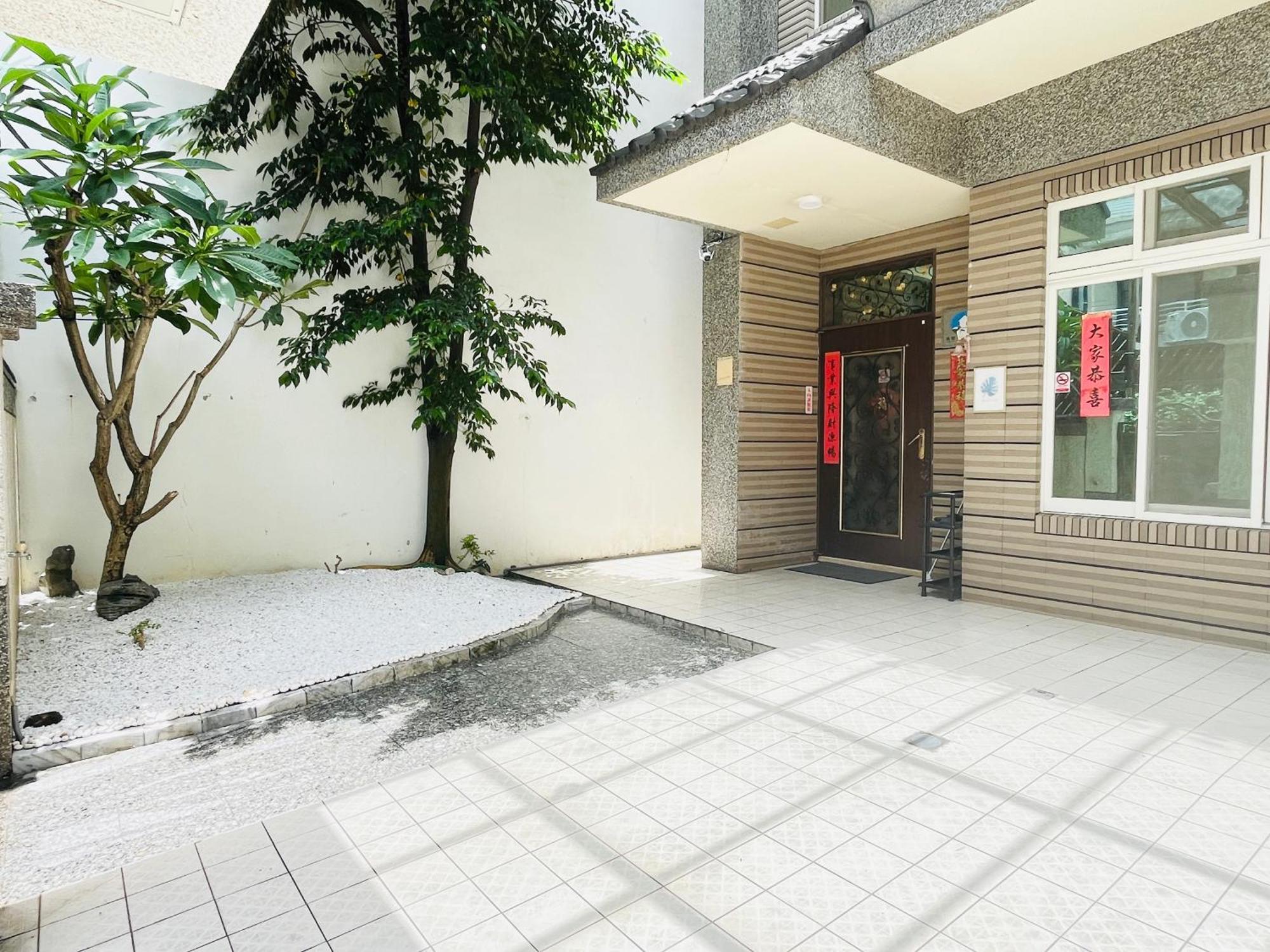 花蓮密絲朵包棟民宿 6-14人 Città di Hualien Esterno foto